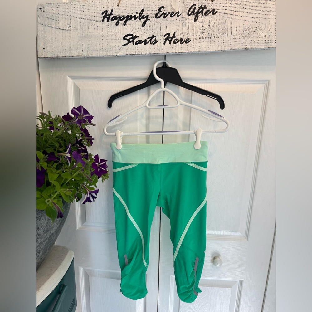 Lululemon Athletica Green Cropped Leggings With Top Back Pocket - Women’s Size 4